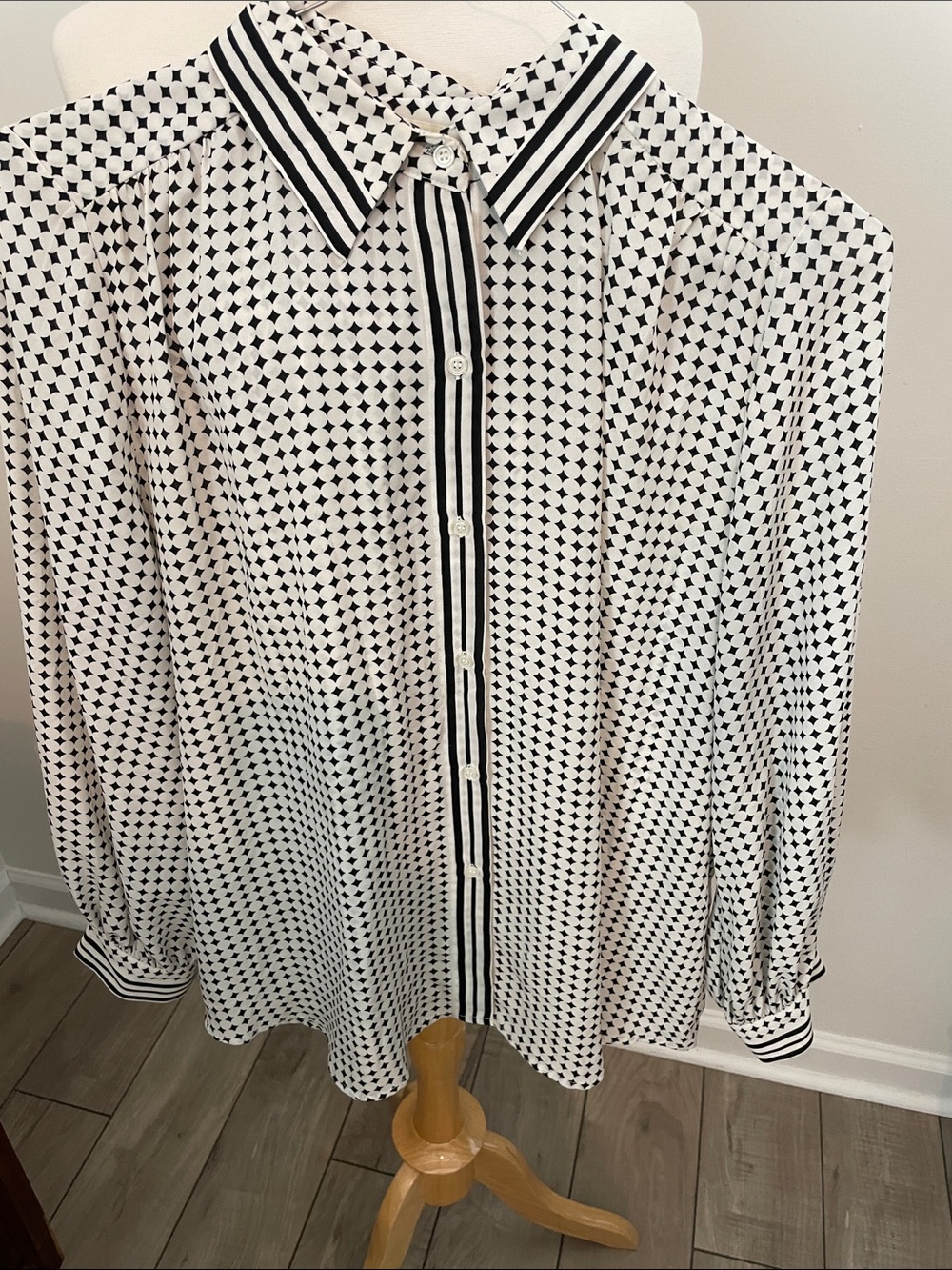 Max Studio Black & White Geometric Button-Front Blouse